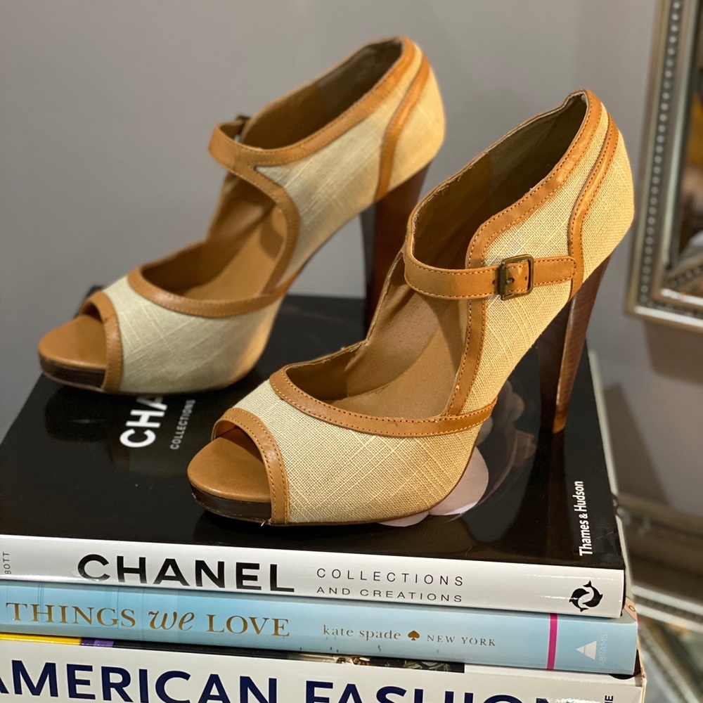 Steve Madden tan linen & leather open toe sandal